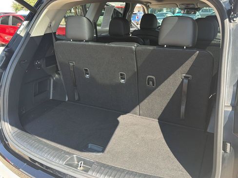 Used 2024 Kia Telluride EX w/ EX Captain's Chair Package FWD image 18