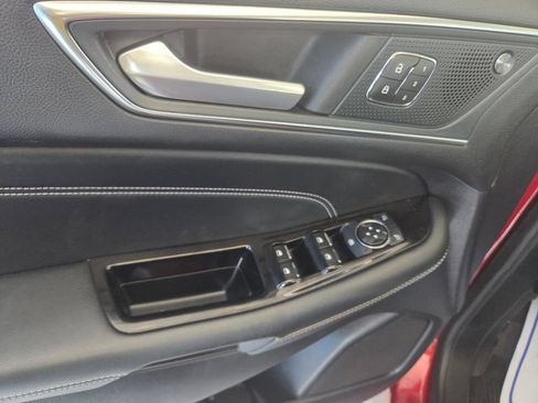 Used 2019 Ford Edge Titanium w/ Cold Weather Package AWD/4WD image 13