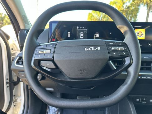 Used 2025 Kia K4 LXS image 11