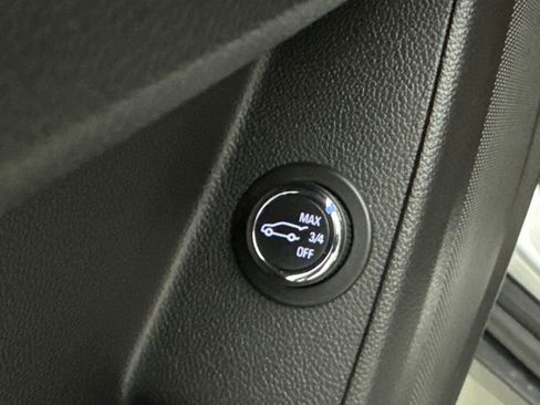 Used 2022 Chevrolet Traverse LT AWD/4WD image 25