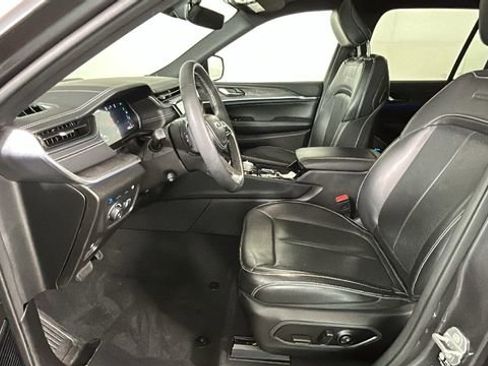 Used 2023 Jeep Grand Cherokee Overland AWD/4WD image 12