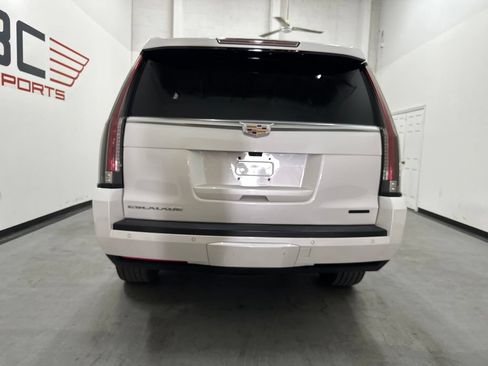 Used 2019 Cadillac Escalade Luxury AWD/4WD image 13