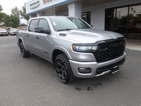 New 2026 RAM 1500 4x4 Crew Cab image 2