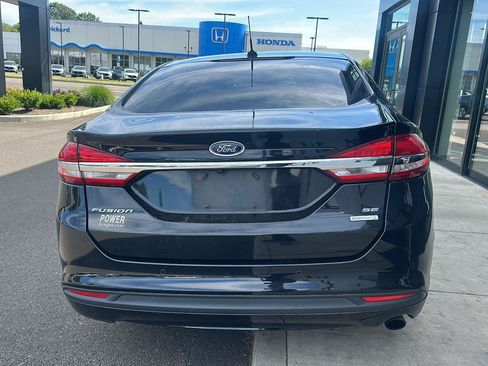 Used 2017 Ford Fusion SE w/ Fusion SE Technology Package FWD image 10
