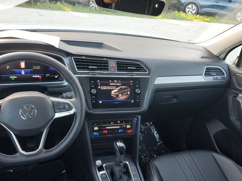 Certified 2023 Volkswagen Tiguan SE w/ Panoramic Sunroof Package FWD image 20