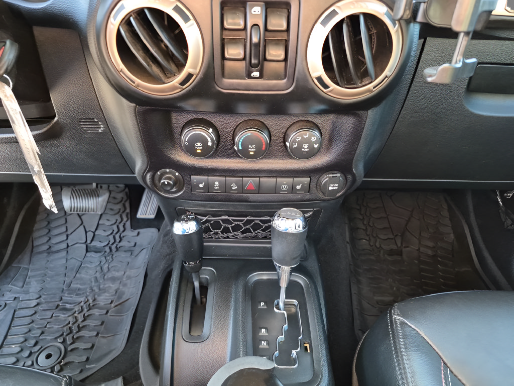 Used 2016 Jeep Wrangler Unlimited Sahara AWD/4WD image 25