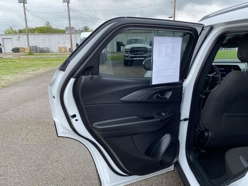 Used 2025 Chevrolet TrailBlazer LT AWD/4WD image 30