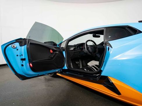 Used 2021 Lamborghini Huracan STO RWD image 14