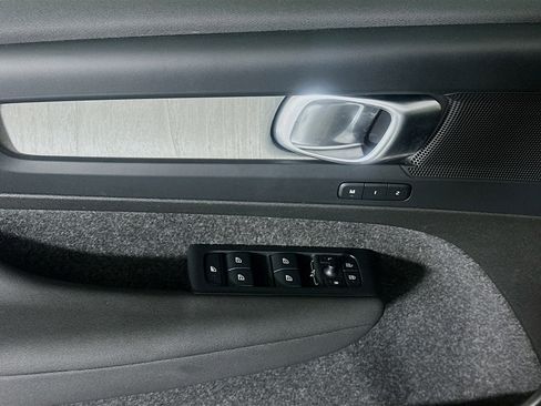 Used 2025 Volvo XC40 B5 Core image 15