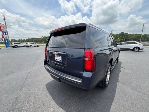 Used 2017 Chevrolet Suburban LT AWD/4WD image 6