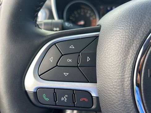Certified 2019 Jeep Compass Latitude FWD image 42
