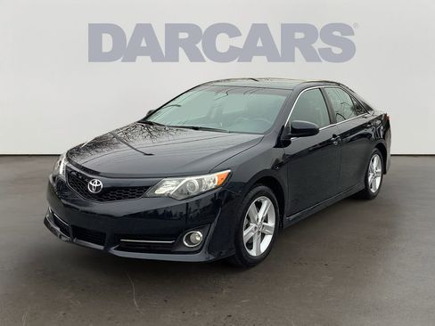 Used 2014 Toyota Camry SE image 3