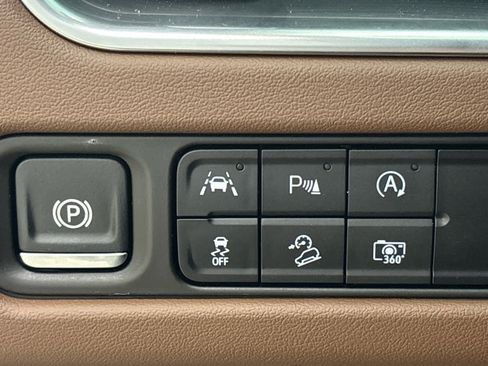 Used 2024 Chevrolet Suburban High Country AWD/4WD image 38