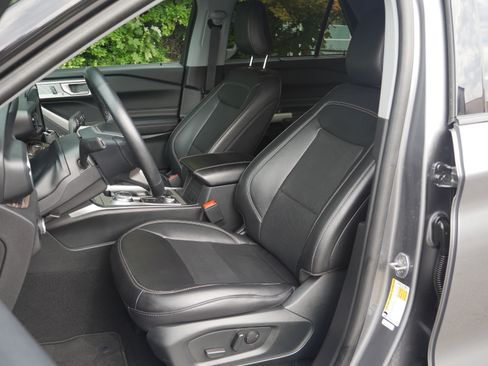Certified 2024 Ford Explorer Limited AWD/4WD image 35