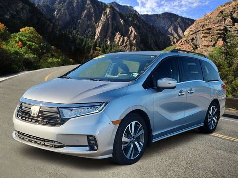 Used 2023 Honda Odyssey Touring image 5