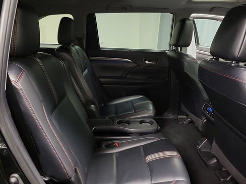 Used 2019 Toyota Highlander SE AWD/4WD image 32