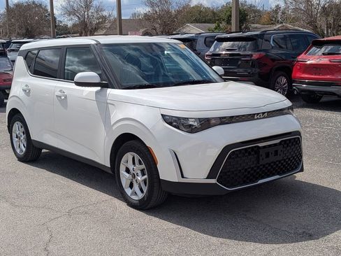 Used 2024 Kia Soul LX w/ Option Group 015 image 2