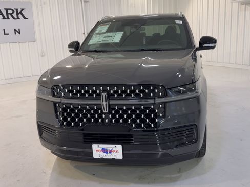 New 2026 Lincoln Navigator L Black Label AWD/4WD image 4