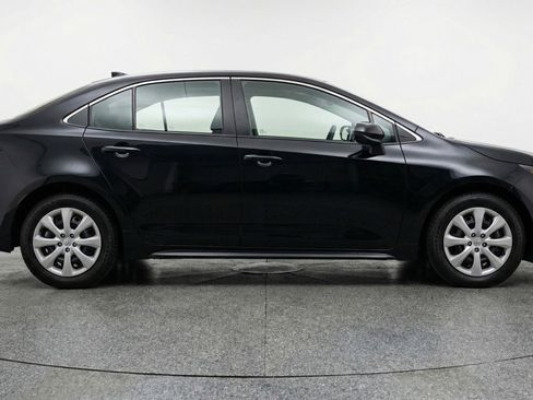 Used 2025 Toyota Corolla LE image 11