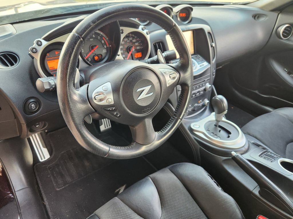 Used 2016 Nissan 370Z Touring RWD image 29