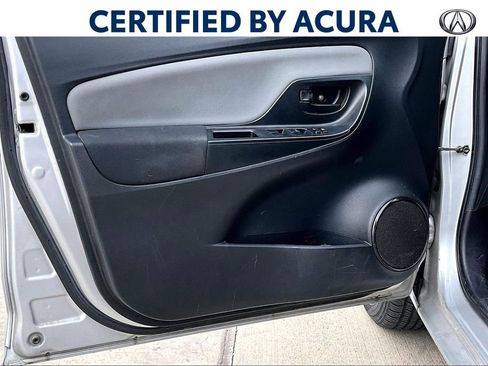 Used 2016 Toyota Yaris L image 22