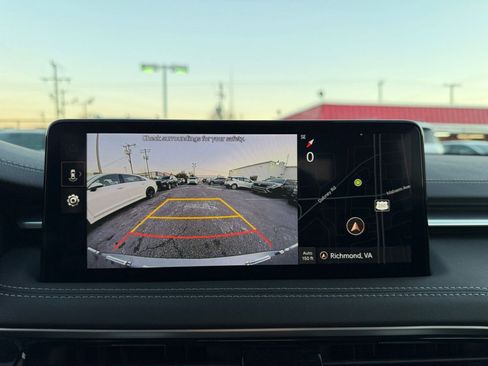 Used 2025 Genesis G70 2.5T image 18