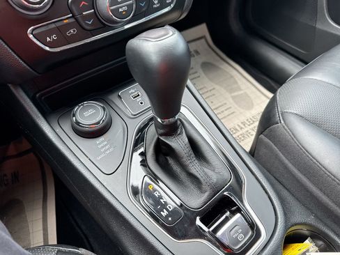Used 2023 Jeep Cherokee Altitude Lux AWD/4WD image 20