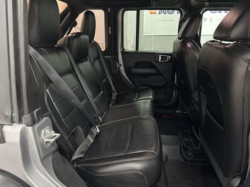 Used 2018 Jeep Wrangler Unlimited Sahara AWD/4WD image 33