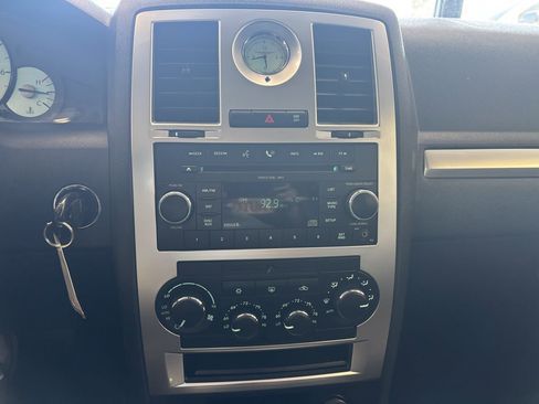 Used 2009 Chrysler 300 Touring RWD image 16