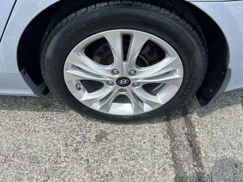 Used 2013 Hyundai Sonata Limited w/ Premium Pkg FWD image 30