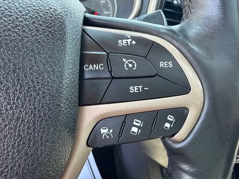 Used 2015 Jeep Cherokee Limited w/ Luxury Group AWD/4WD image 22