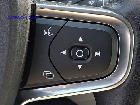 Used 2021 Volvo XC40 T5 Momentum w/ Premium Package image 25