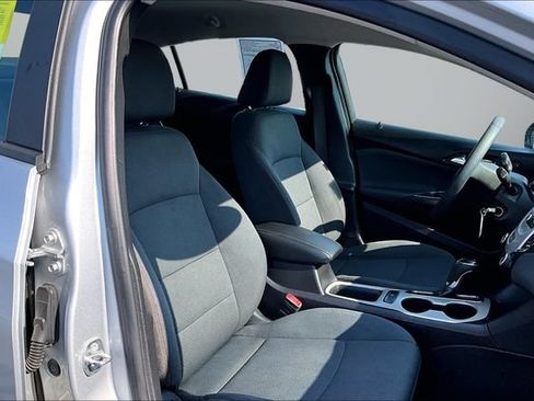 Used 2018 Chevrolet Cruze LS FWD image 7