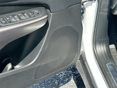 Used 2019 Jeep Cherokee Limited w/ Technology Group image 18