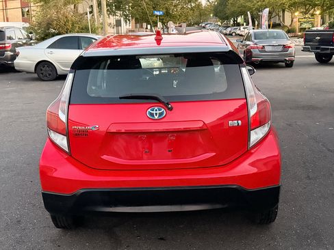 Used 2017 Toyota Prius C One image 7
