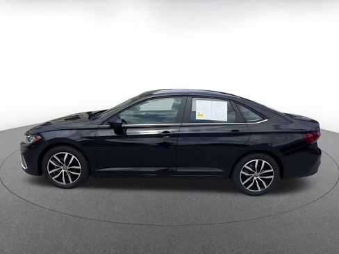 Used 2025 Volkswagen Jetta SE FWD image 9