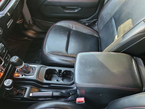 Used 2023 Jeep Wrangler Unlimited Rubicon AWD/4WD image 22