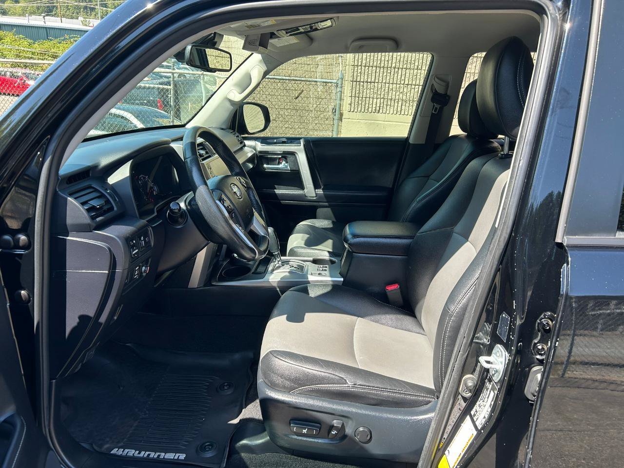 Used 2020 Toyota 4Runner SR5 Premium AWD/4WD image 8