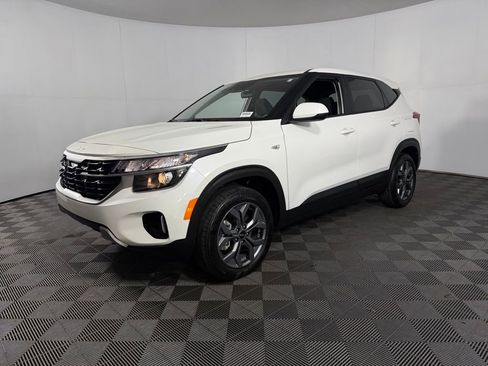 Used 2026 Kia Seltos LX AWD/4WD image 4