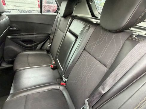 Used 2019 Chevrolet Trax LT w/ LT Convenience Package FWD image 13