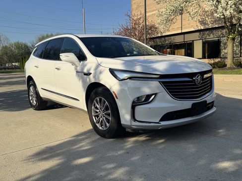 Used 2023 Buick Enclave Essence image 8