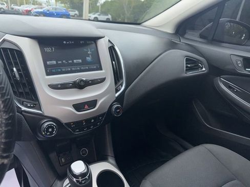 Used 2018 Chevrolet Cruze LS image 9