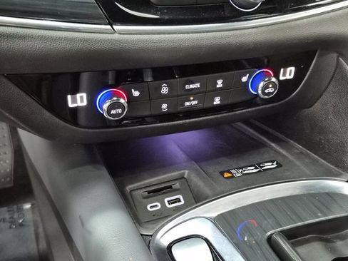 Used 2022 Buick Enclave Essence w/ Sport Touring Edition image 31