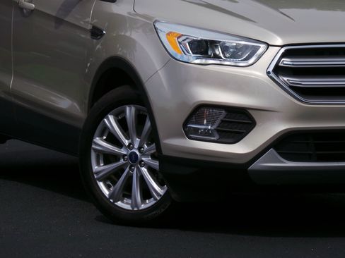 Used 2017 Ford Escape Titanium FWD image 17