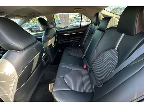 Used 2021 Toyota Camry SE FWD image 14