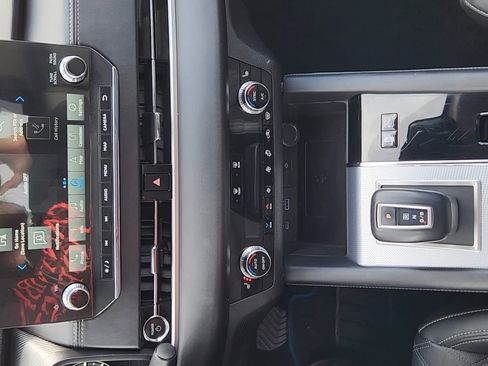 Used 2024 Mitsubishi Outlander SEL image 15