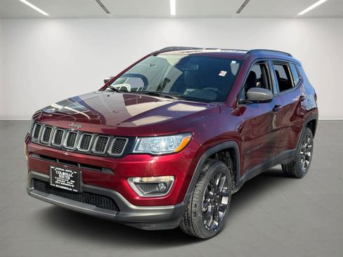 Used 2021 Jeep Compass Latitude image 1