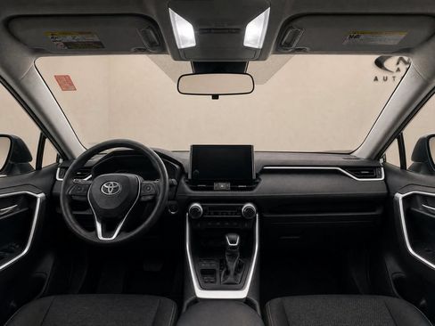 Used 2025 Toyota RAV4 XLE Premium FWD image 11