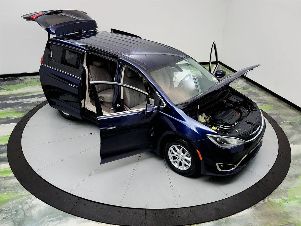 Used 2020 Chrysler Pacifica Touring FWD image 35