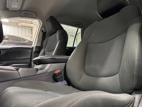 Used 2020 Toyota RAV4 LE w/ All Weather Liner Package AWD/4WD image 5